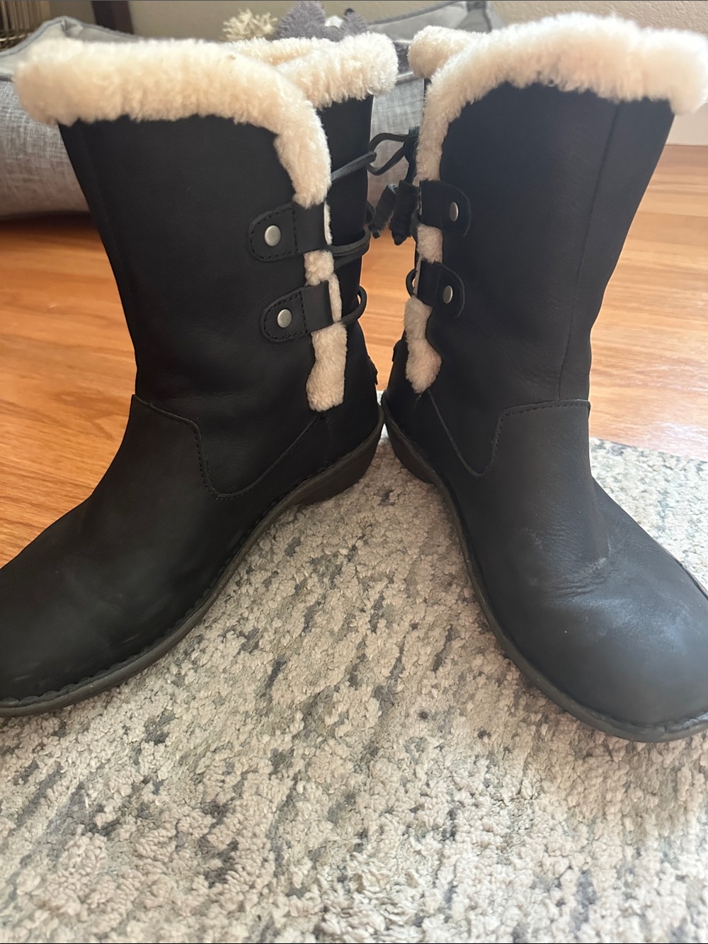 UGG Black leather Winter Boots with Cream Faux-Fur Cuff